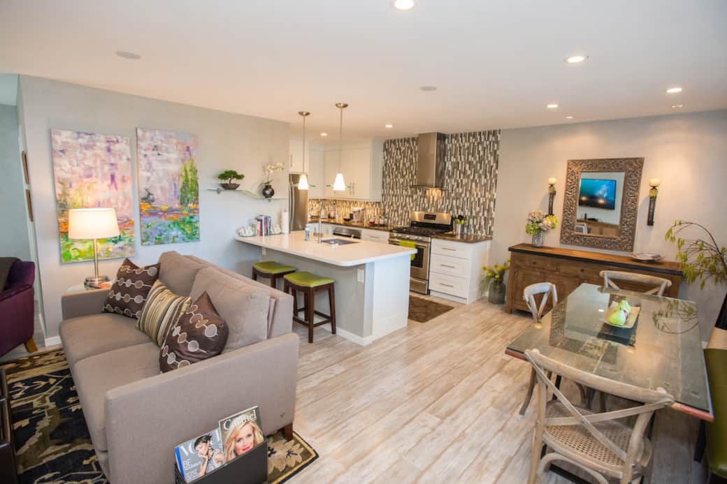 Living Room/Dining/Kitchen Living Room/Dining/Kitchen