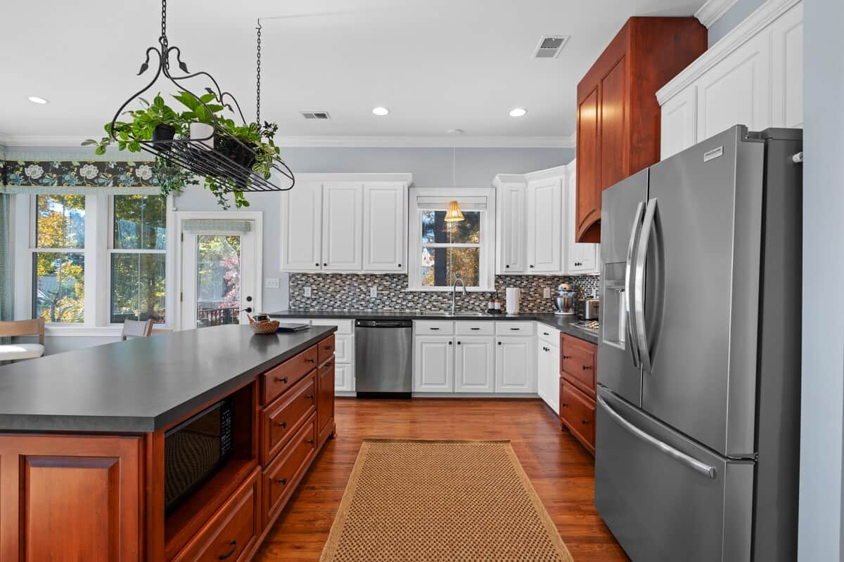 Kitchen & Dining