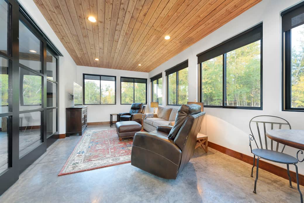 sitting area with TV
