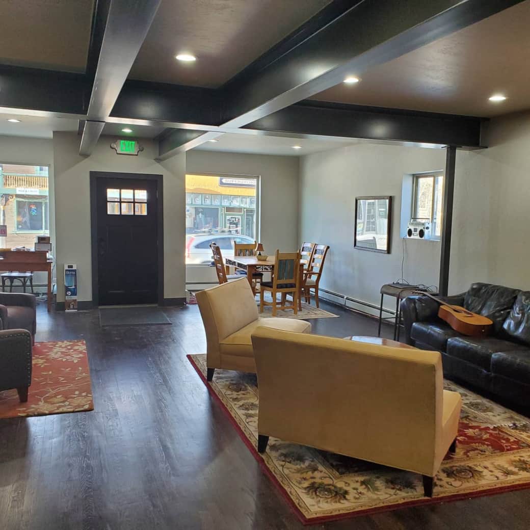 6 UPDATE east interior lobby view