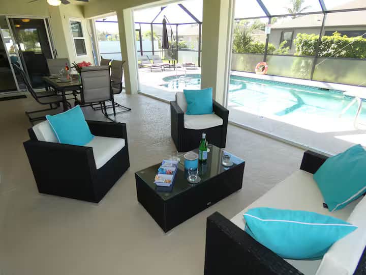 Lounge outdoor area Lounge outdoor area