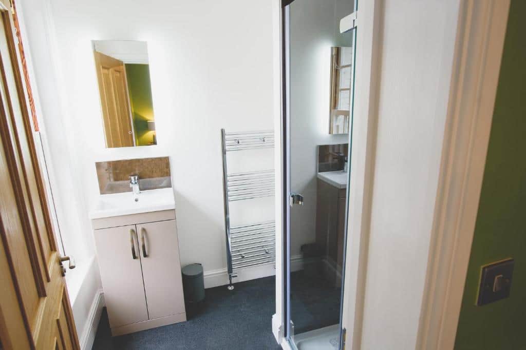 Sage – Bathroom