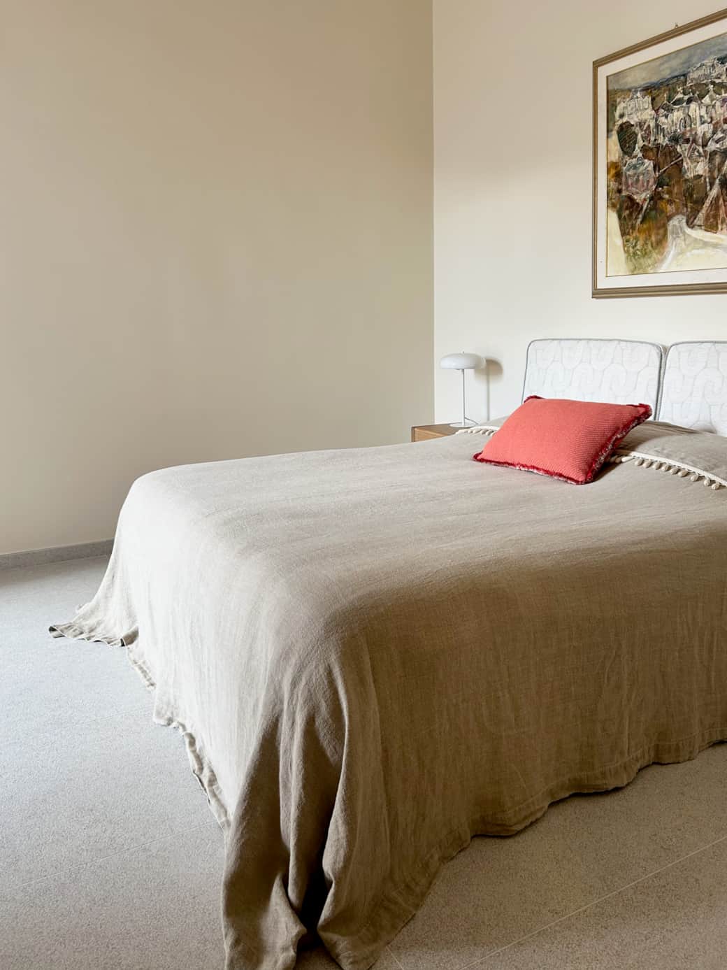 Bedroom 1 with comfortable queen-size bed,  with memory foam mattress and luxurious Italian linen