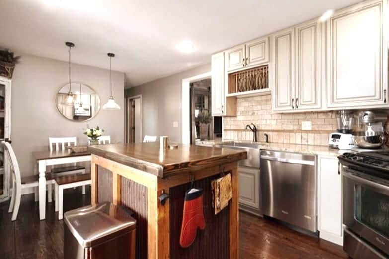 Beautiful updated kitchen and dining area with everything you need!