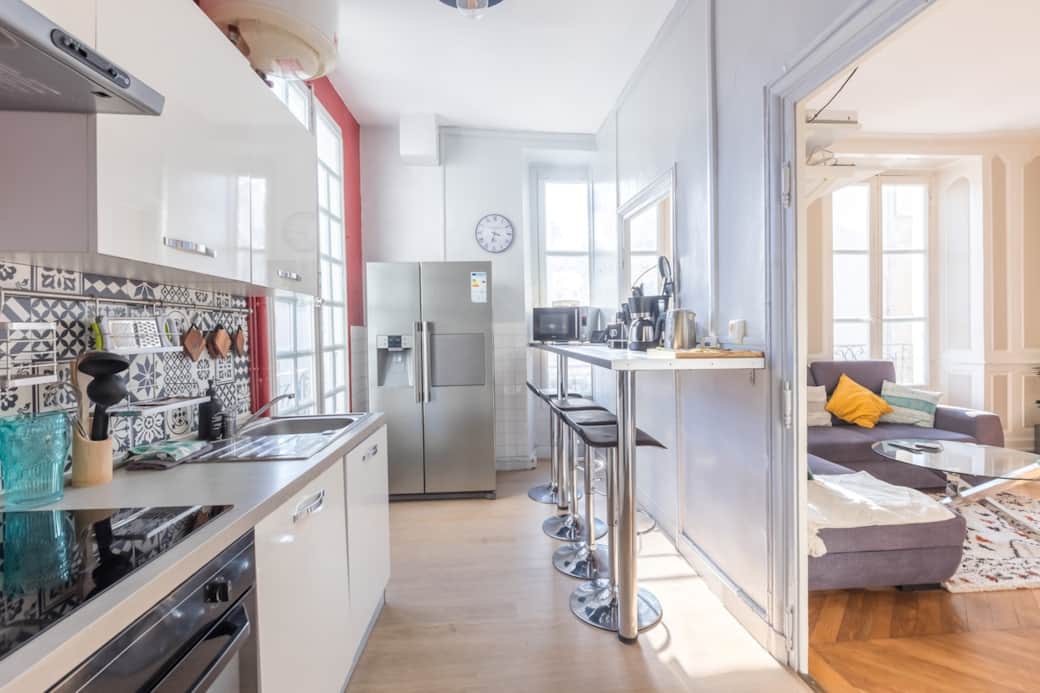 Cuisine 2, au 1er étage, avec frigo américain, machine à café Senseo (cafés et thés variés offerts)