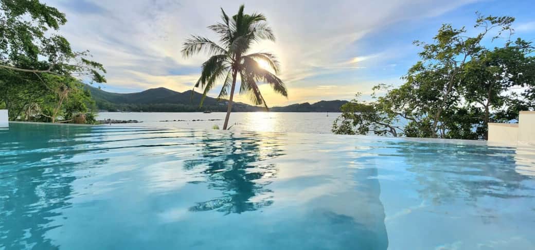 vue dans la piscine vue dans la piscine