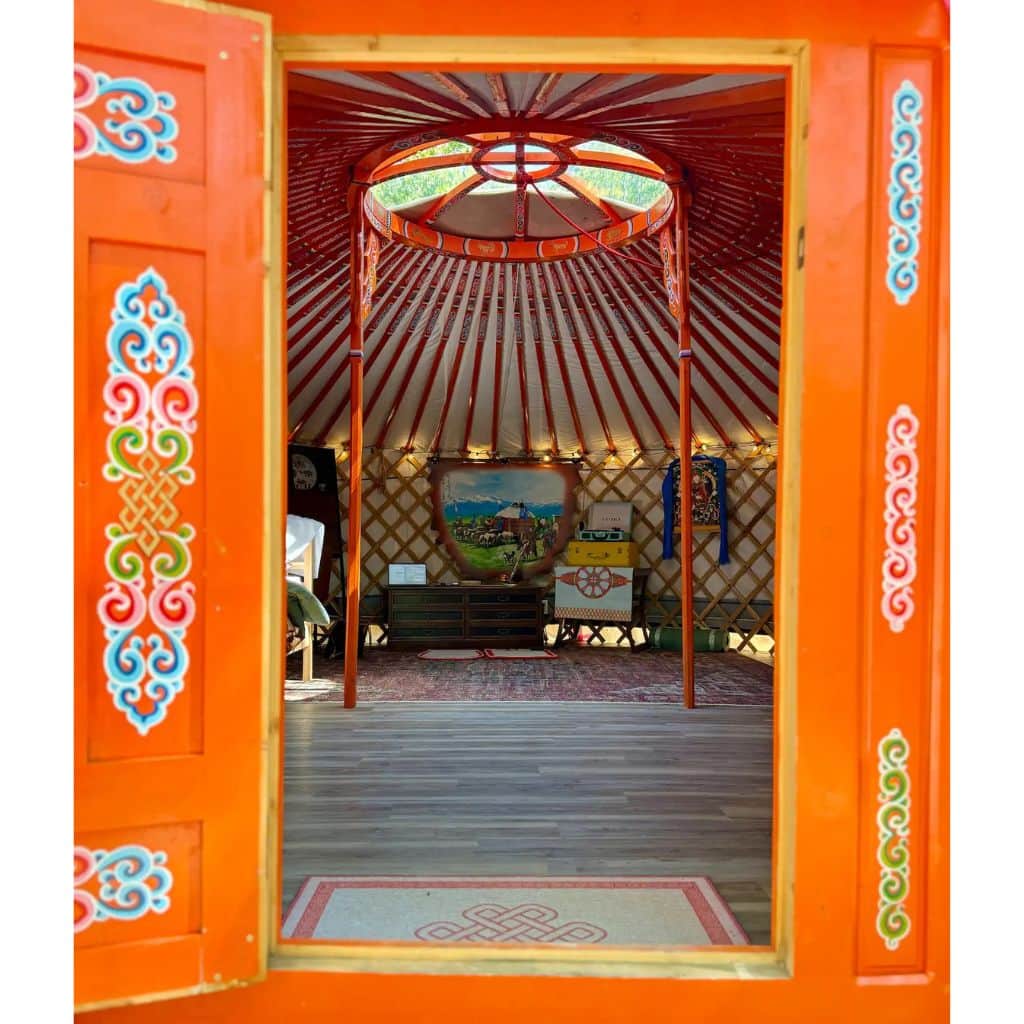 https://l.icdbcdn.com/oh/a67670d3-2a8d-4f8d-b9bc-f7071b59d1ca.jpg?w=2080-0