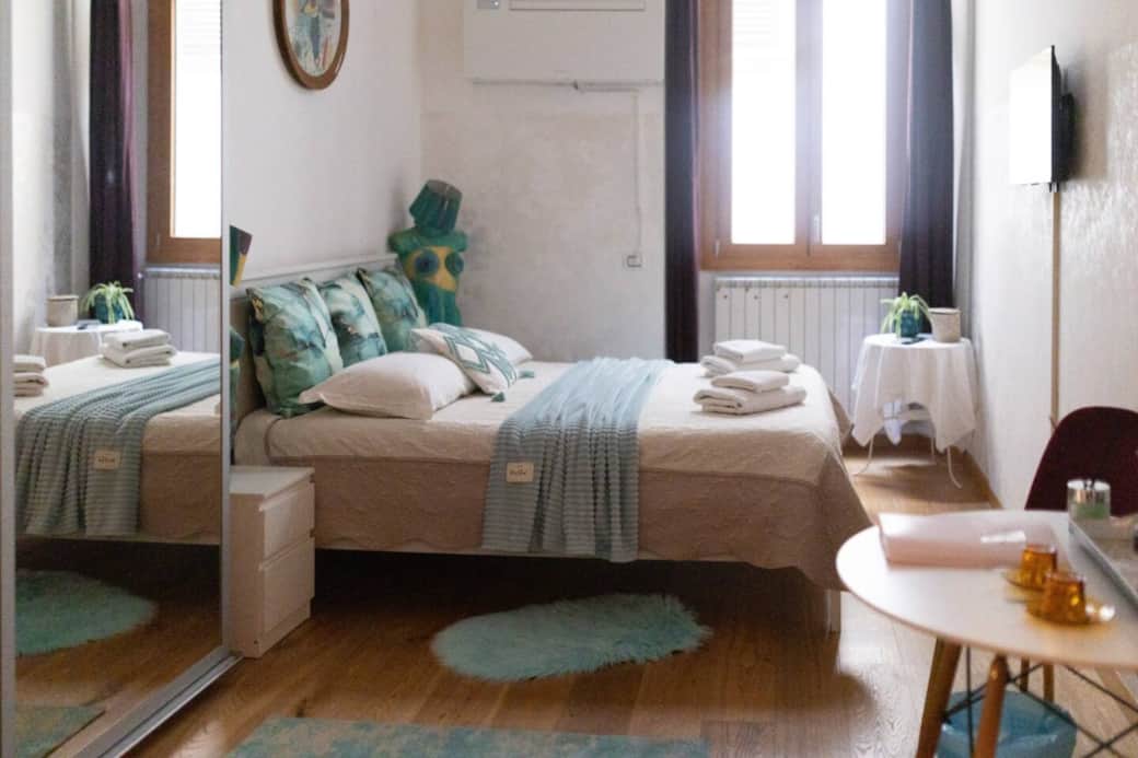 Camera quadrupla con letto matrimoniale e divano letto matrimoniale Camera quadrupla con letto matrimoniale e divano letto matrimoniale