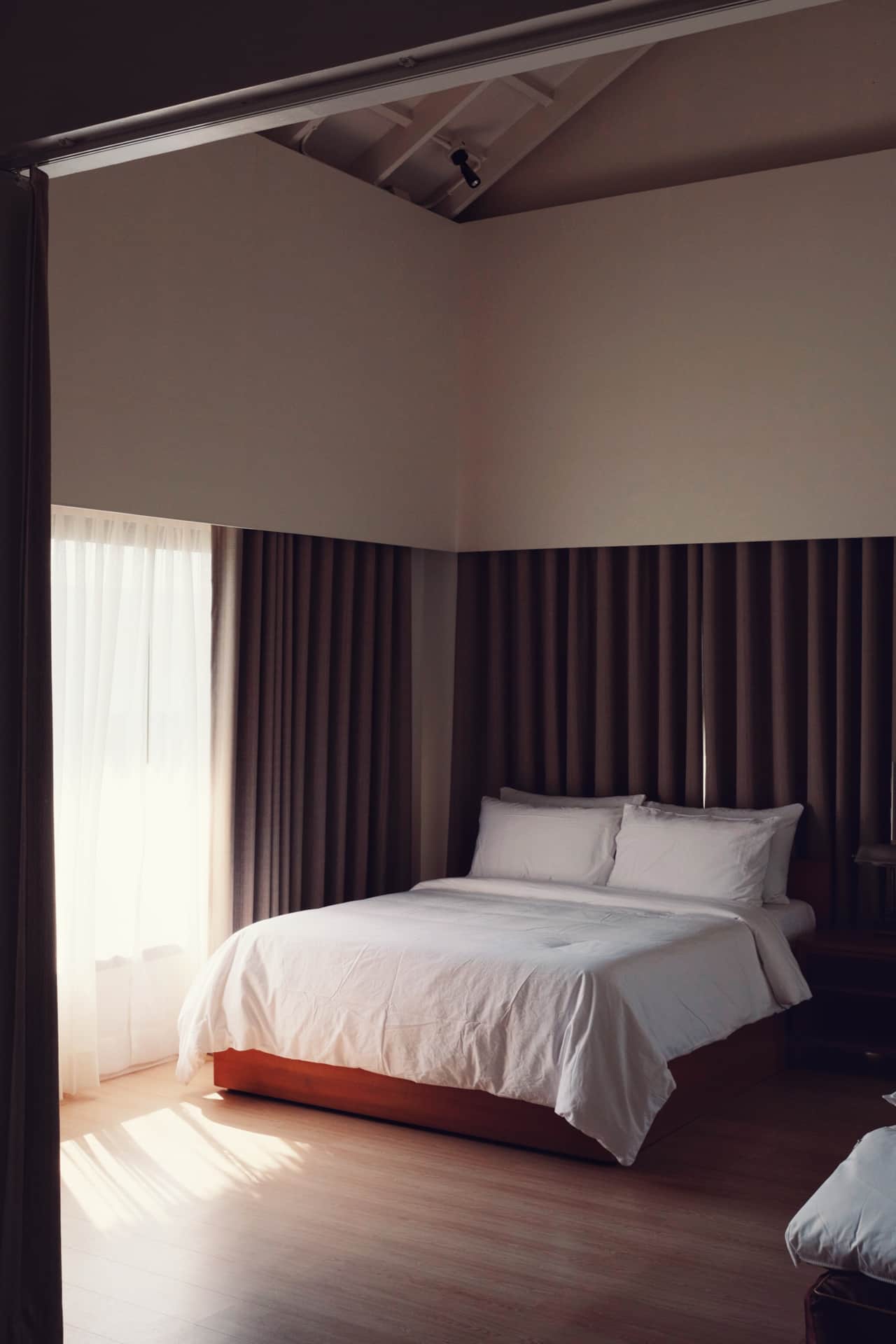 Upper Level Queen Bed (B)