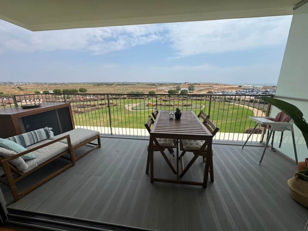 Varanda privada com zona de refeições Varanda privada com zona de refeições