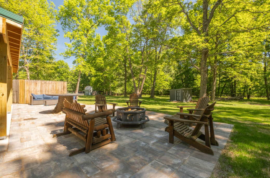 Covered deck with bar and grill at Falls Inn Deep Creek Lake group rental