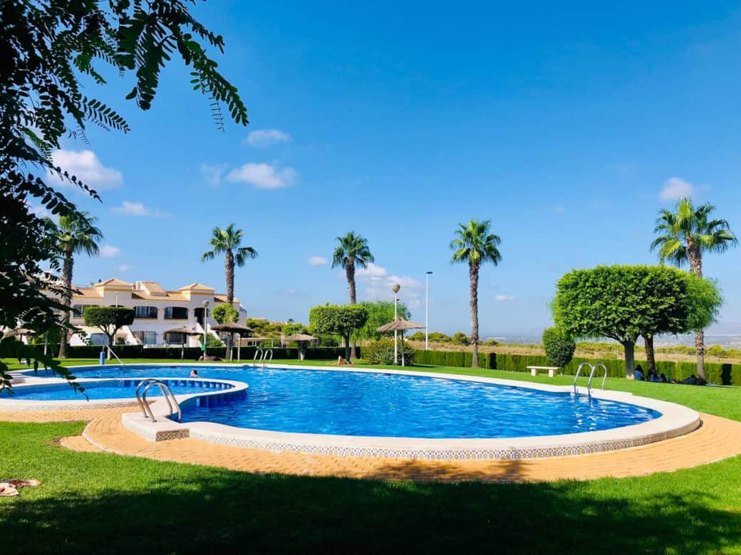 Piscina urbanización 