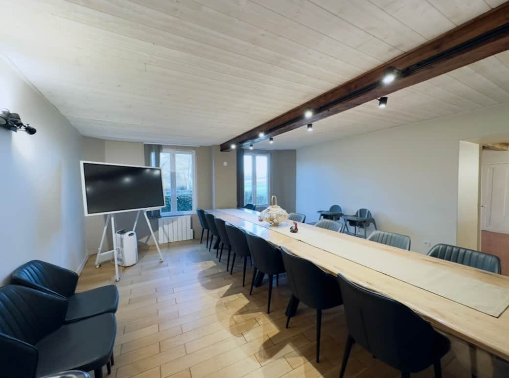 Salle a manger / réunion avec 18 chaises