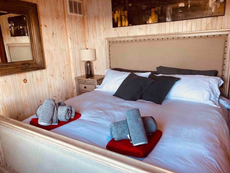 Master bedroom with king bed, en-suite, 40” tv and walk-in closet. Master bedroom with king bed, en-suite, 40” tv and walk-in closet.