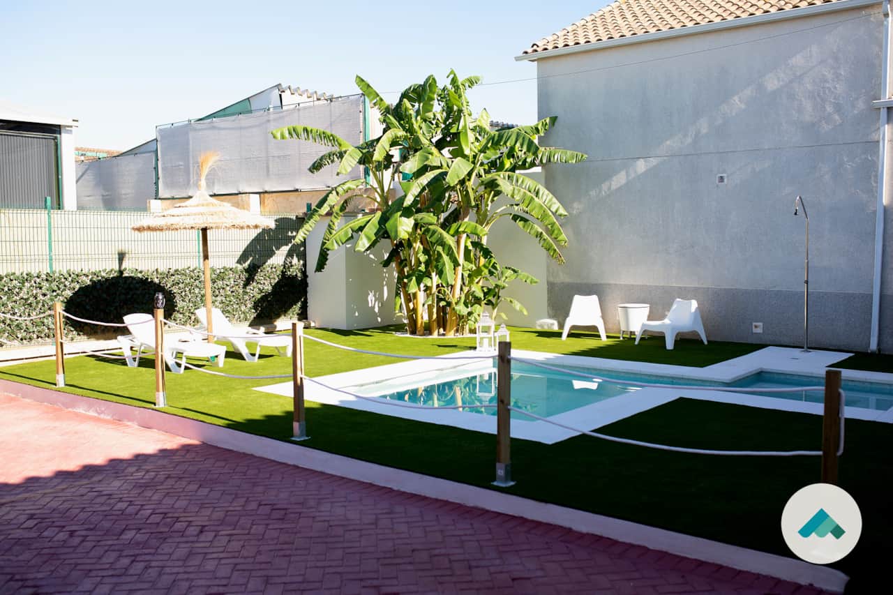 EXTERIOR 09