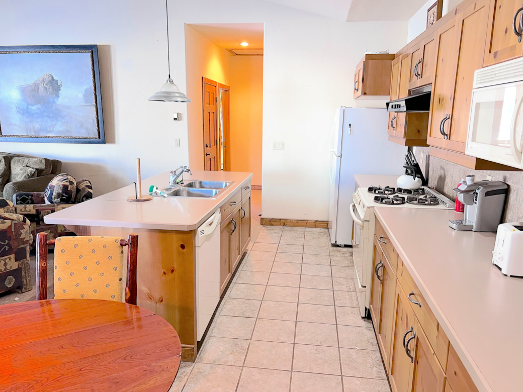 Bunkhouse Kitchen 1