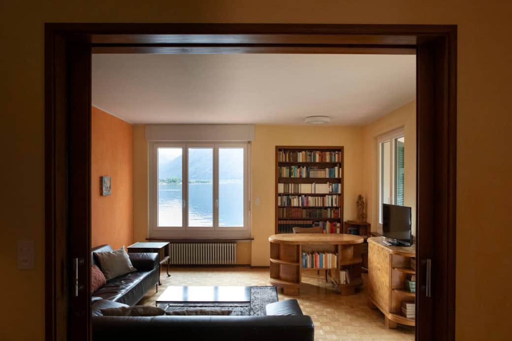 Wohnzimmer mit Seeblick