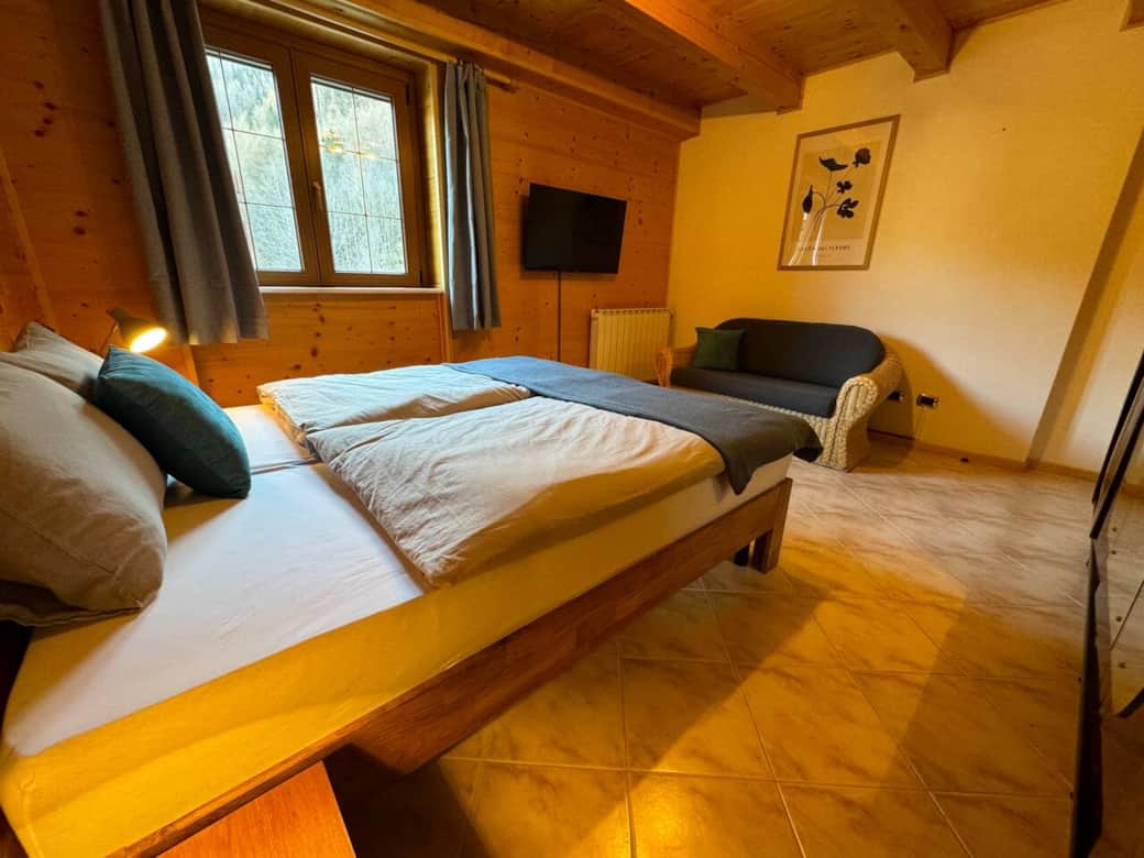 Schlafzimmer 1
