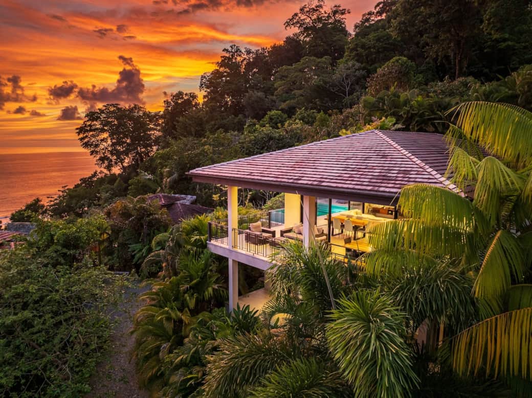 Dramatic sunset views all year long, you wont get tired of. 