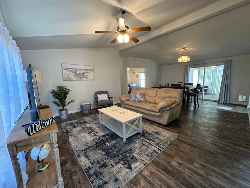 Living room/dining room