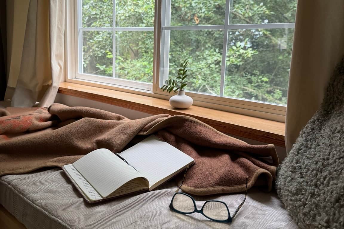 chickadee-cottage-cozy-window-seat.jpg