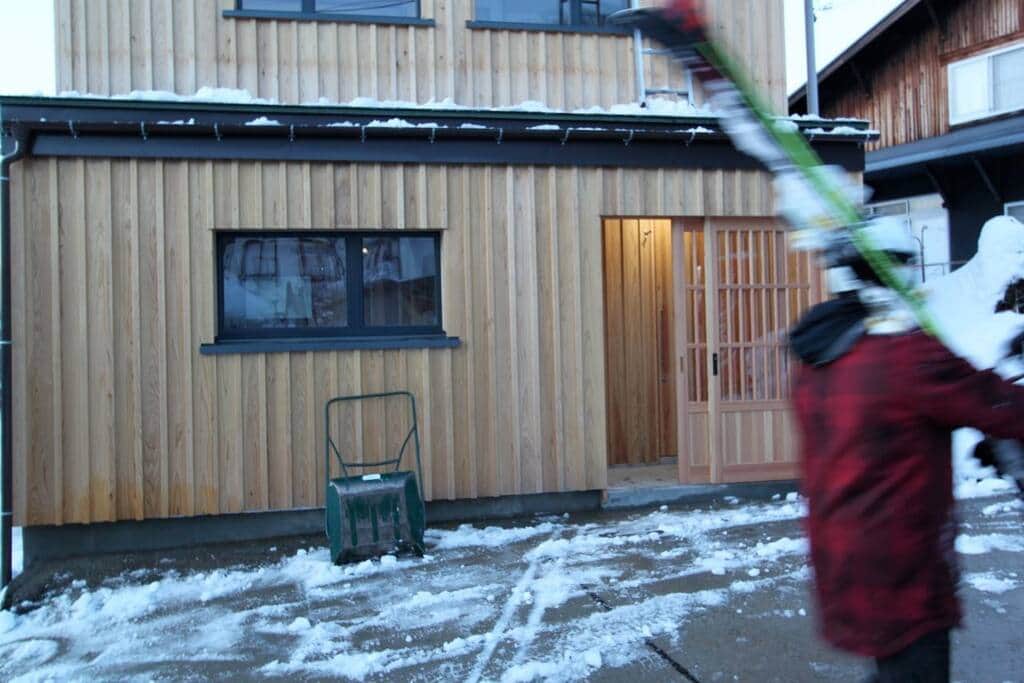 Close to everything. Only 200 meters to the first lift and 10 minutes to center of town. Close to everything. Only 200 meters to the first lift and 10 minutes to center of town.