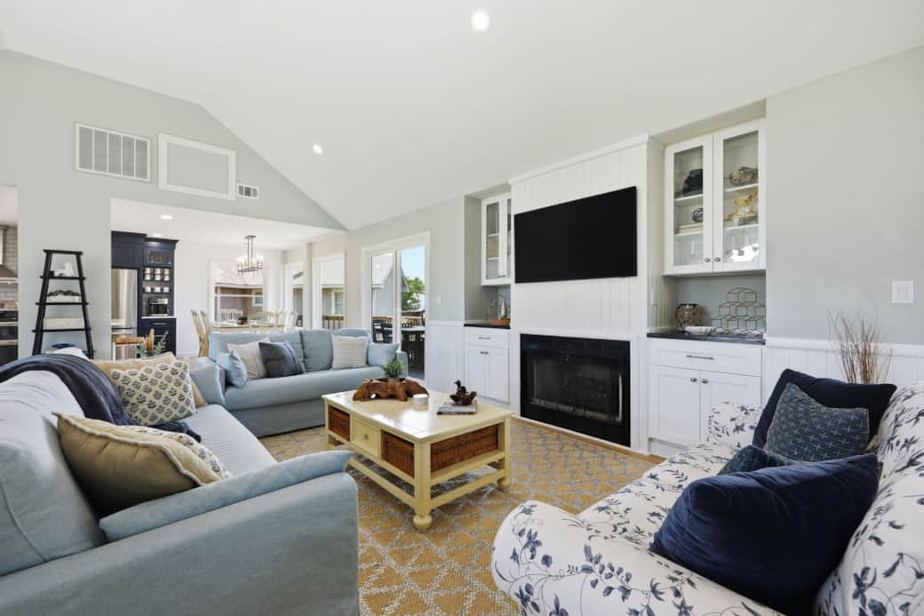 Huge open floor plan with sound views
