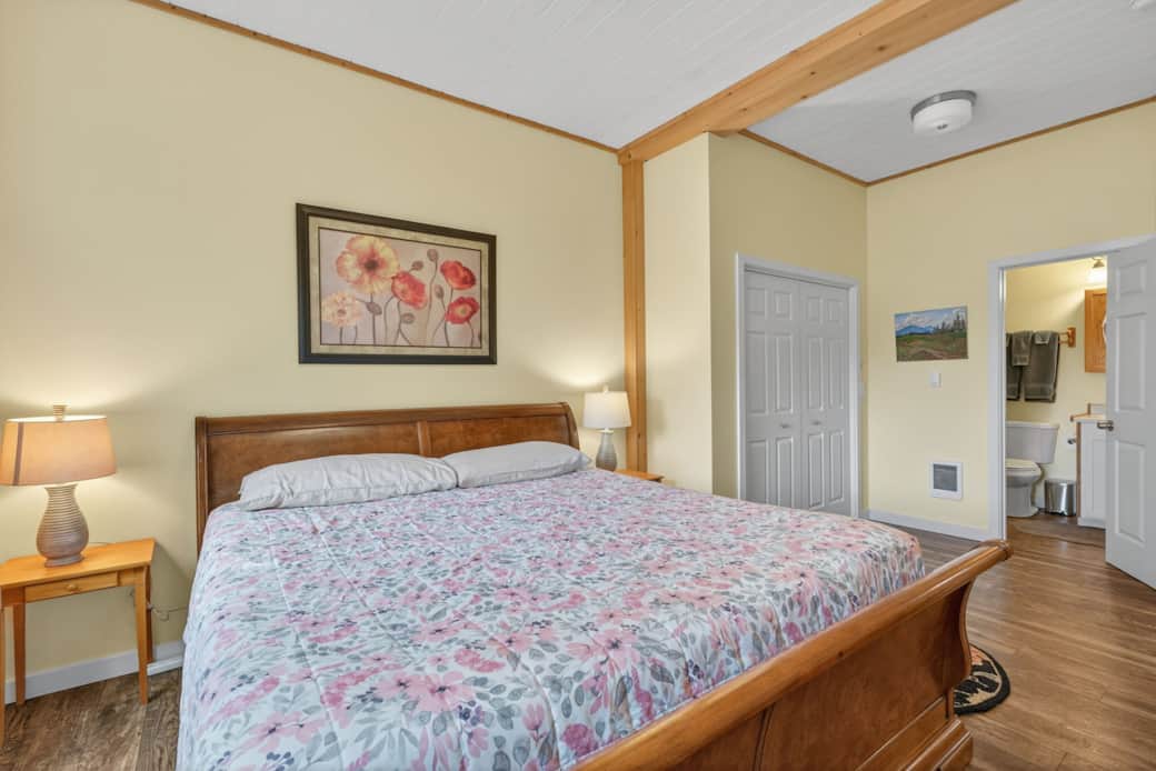 Lower King Room with Bathroom