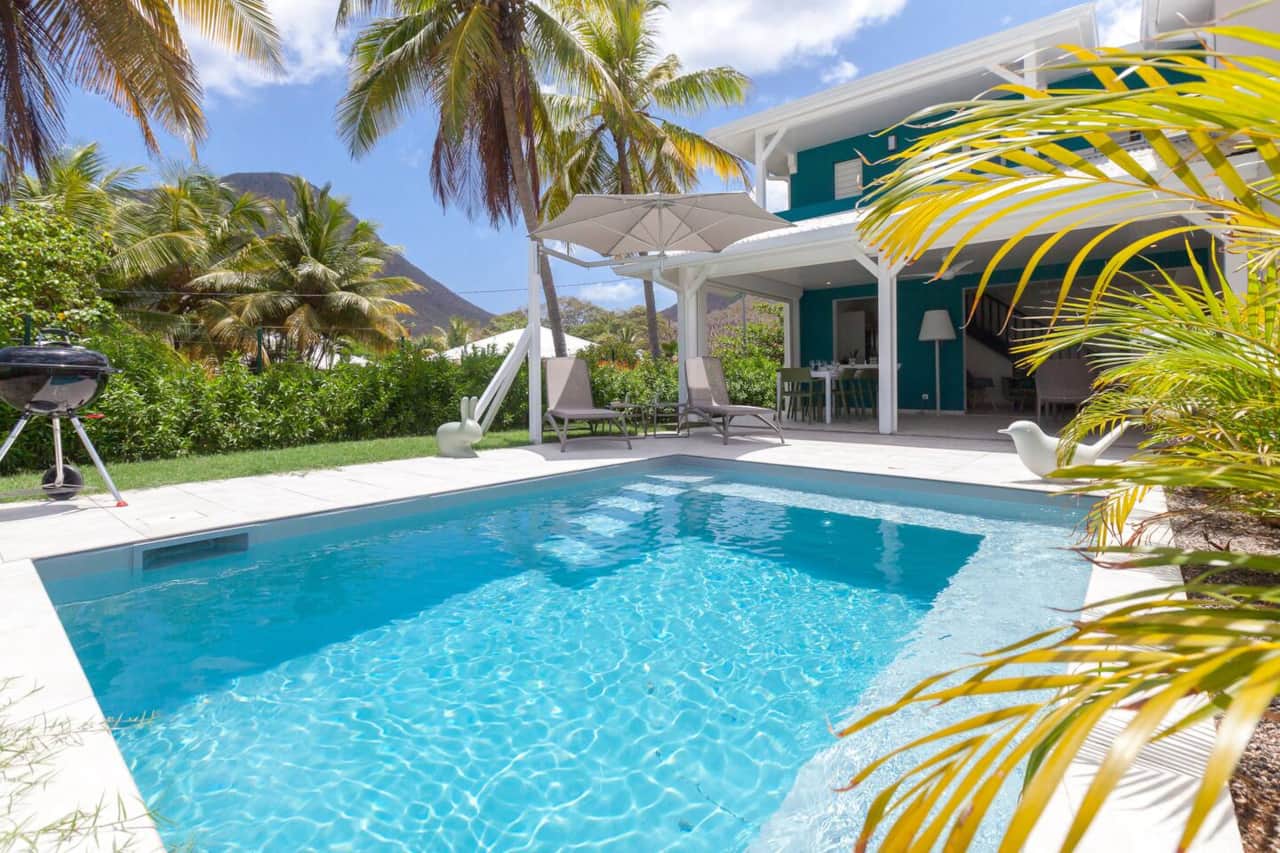 Mélange d'eau et de verdure, alternez bain de mer et piscine !