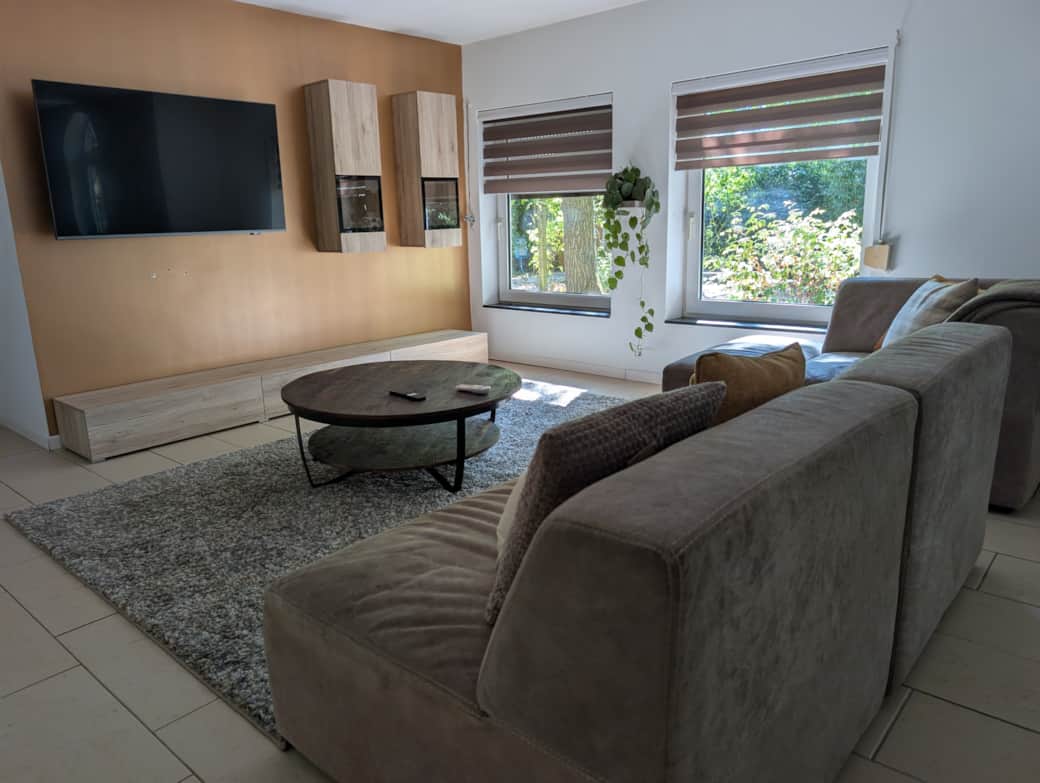 PXL 20250825 133923702