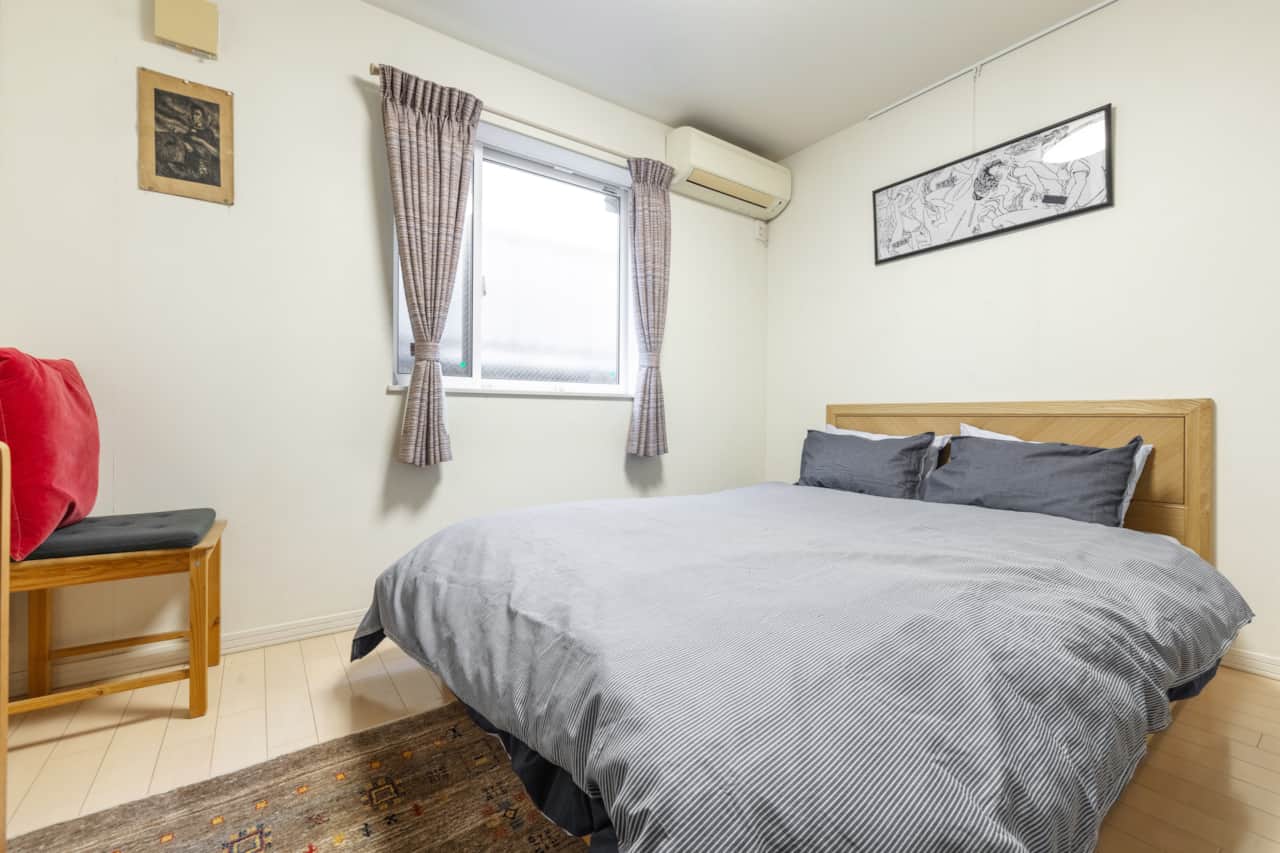 Enjoy a peaceful night’s sleep in this simple, stylish double bedroom