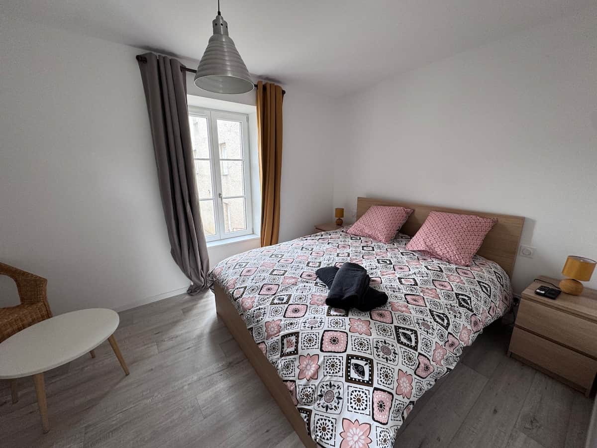 Grande chambre au 1er étage de la maison.