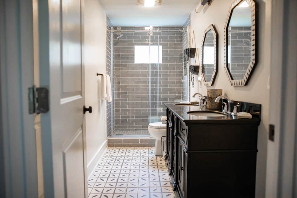Queen Bathroom