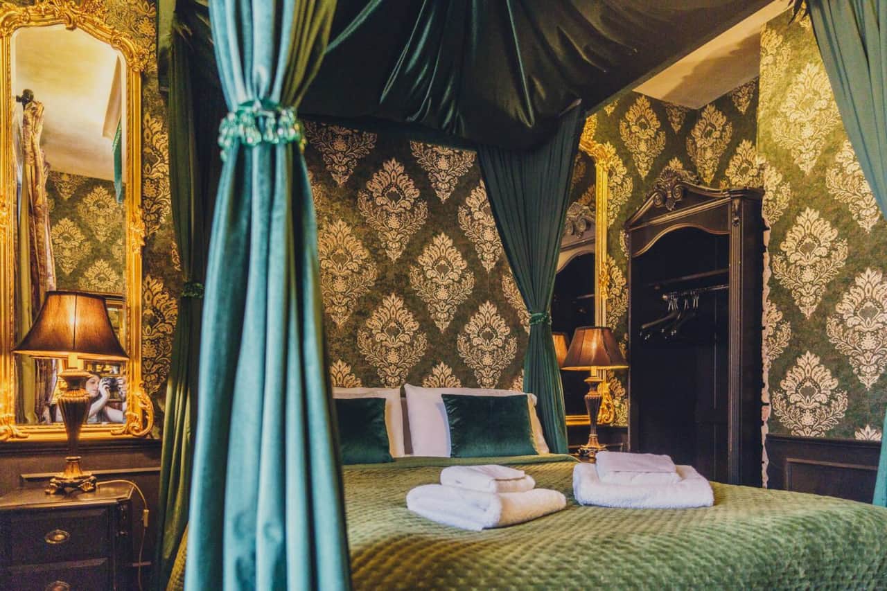 Emerald Bedchamber