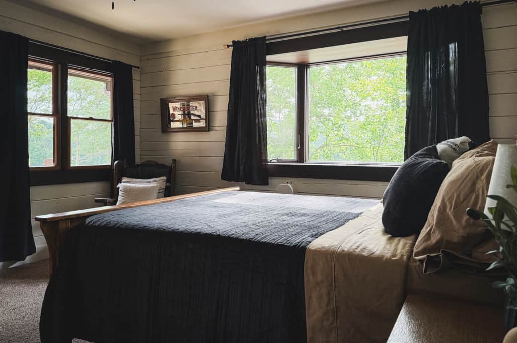 Queen Meadow Room