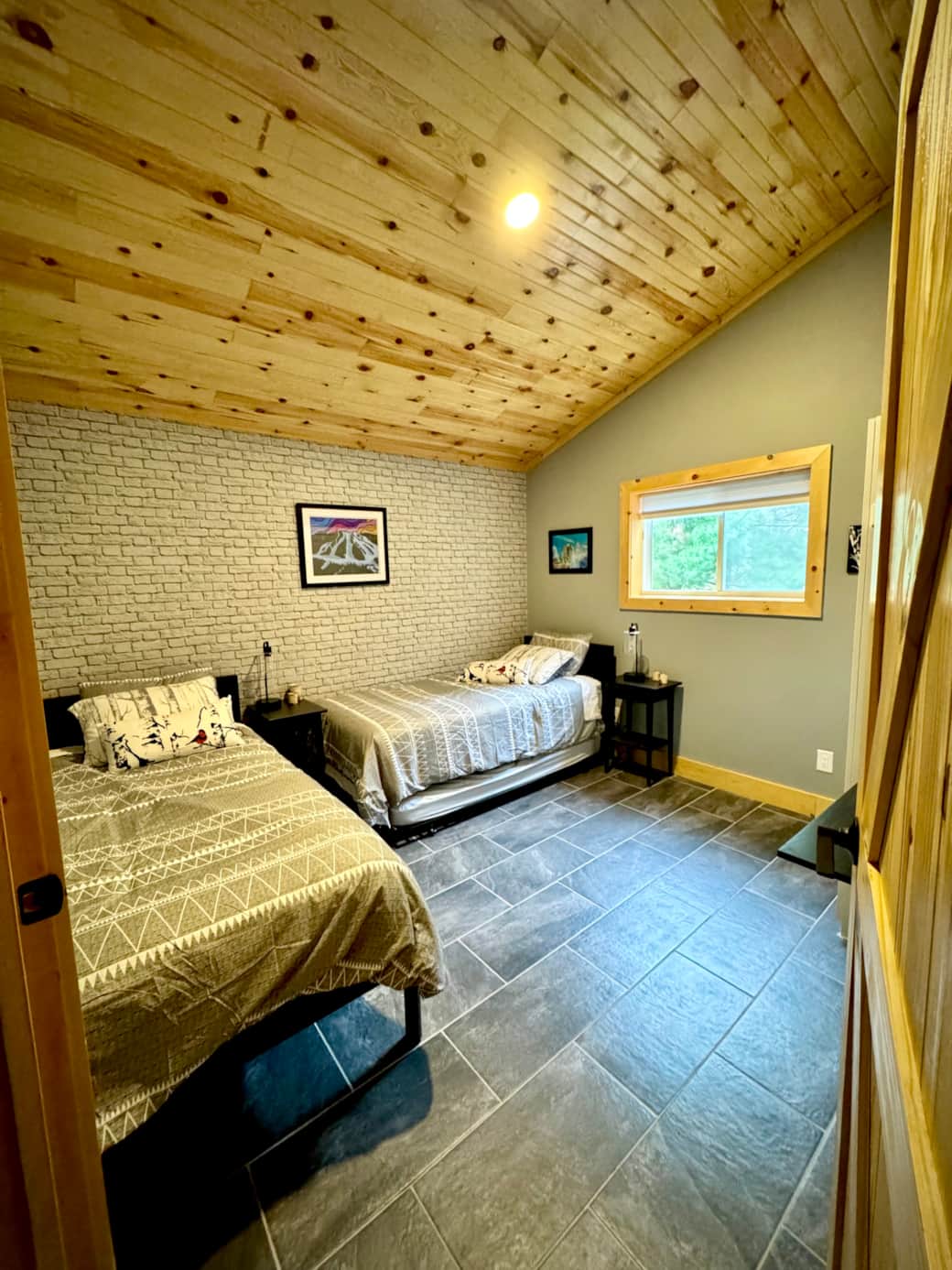 Guest bedroom in a double twin bed configuration