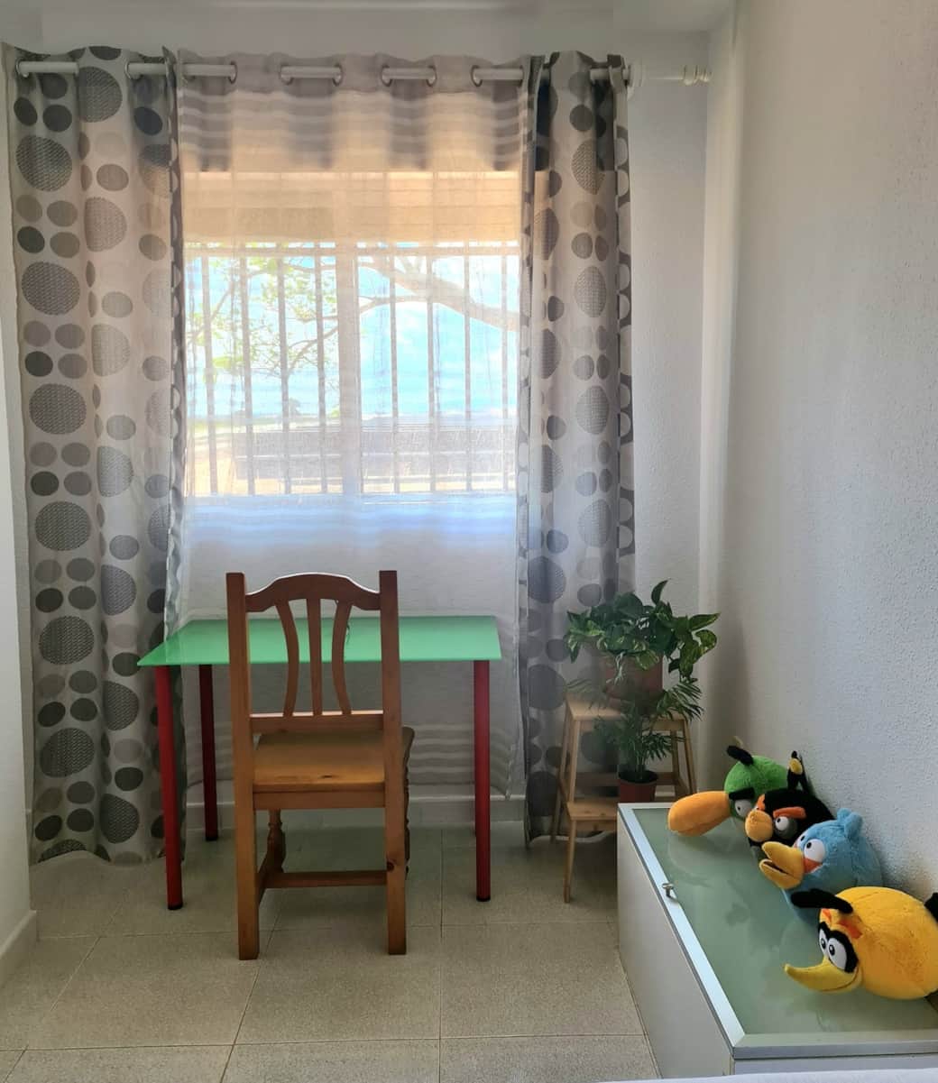 Dormitorio de dos camas individuales customizable para los más pequeños Dormitorio de dos camas individuales customizable para los más pequeños