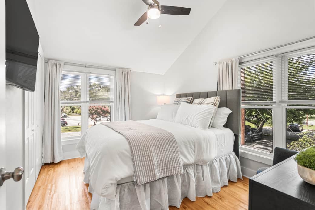 Third Bedroom, Queen Bed