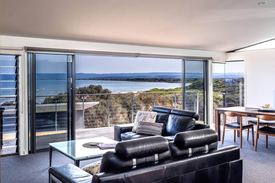 Luxury oceanfront apartment in Coles Bay Tasmania