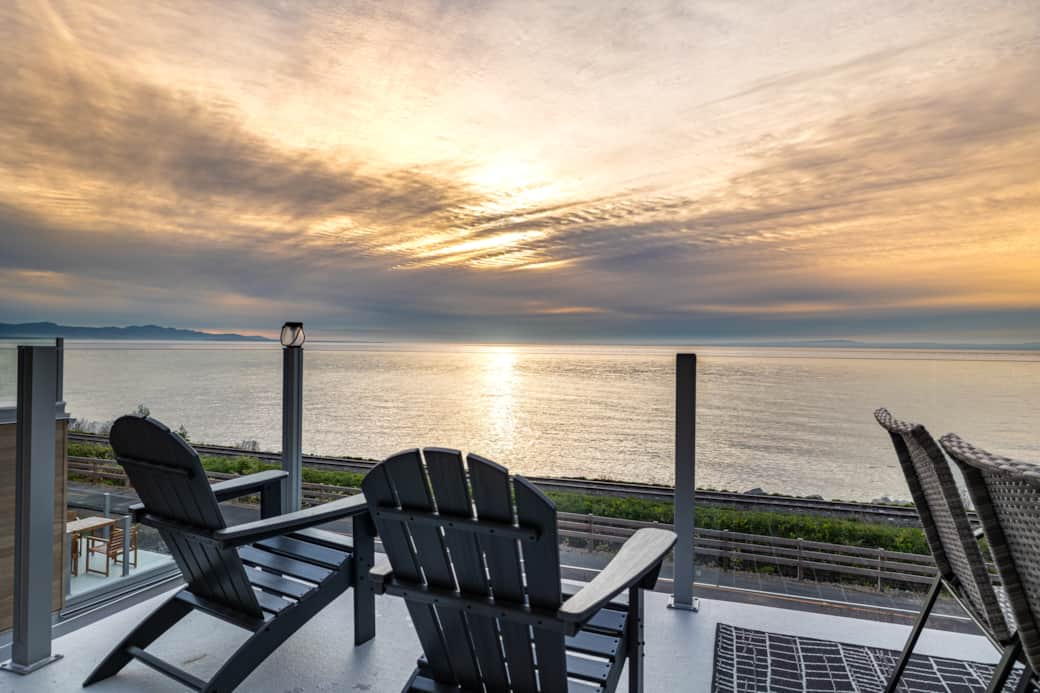 Balcon avec lever de soleil