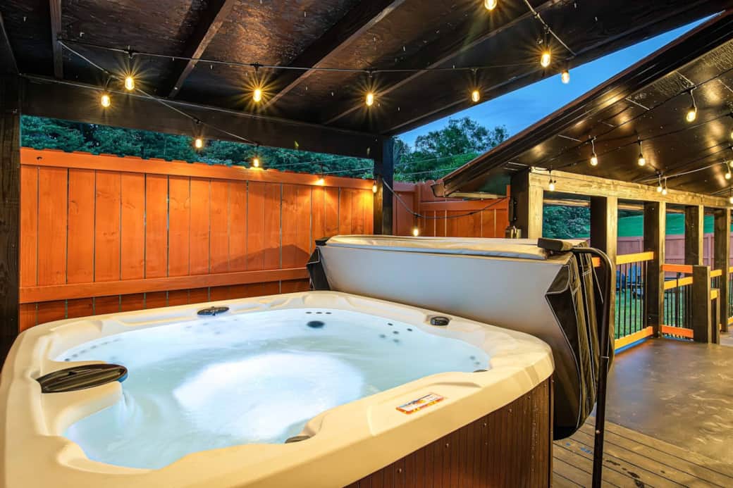 Oh yeah! Hot tub time, baby! Oh yeah! Hot tub time, baby!