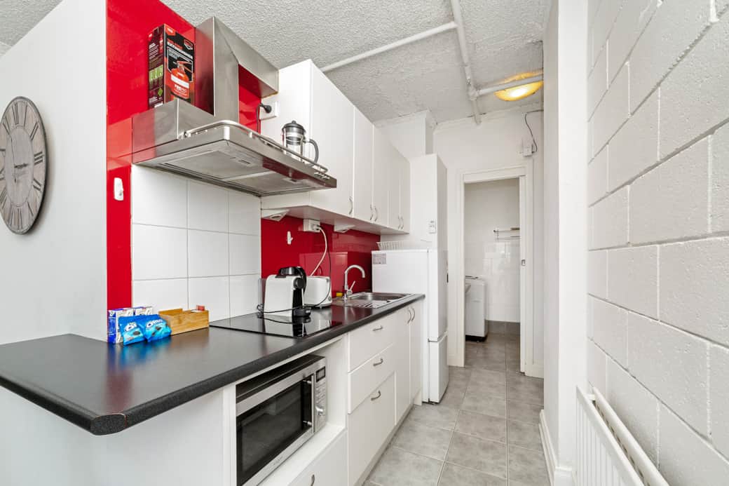 Fully equipped kitchen studio apartment Flinders Street Melbourne CBD Shelley Stayz
