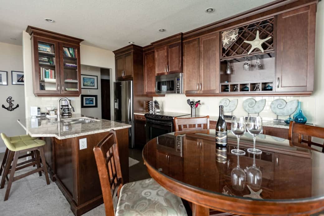 Fully stocked kitchen for preparing and enjoying delicious meals with friends and family. Fully stocked kitchen for preparing and enjoying delicious meals with friends and family.