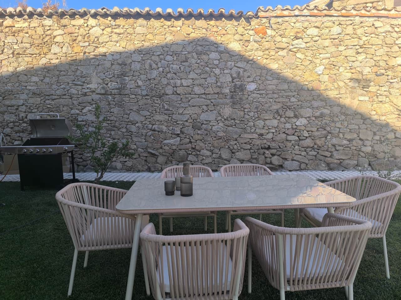 Cenar sobre el césped