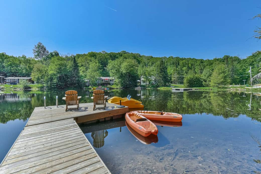 Un pédalo et 2 kayaks sont disponibles sur place. 
