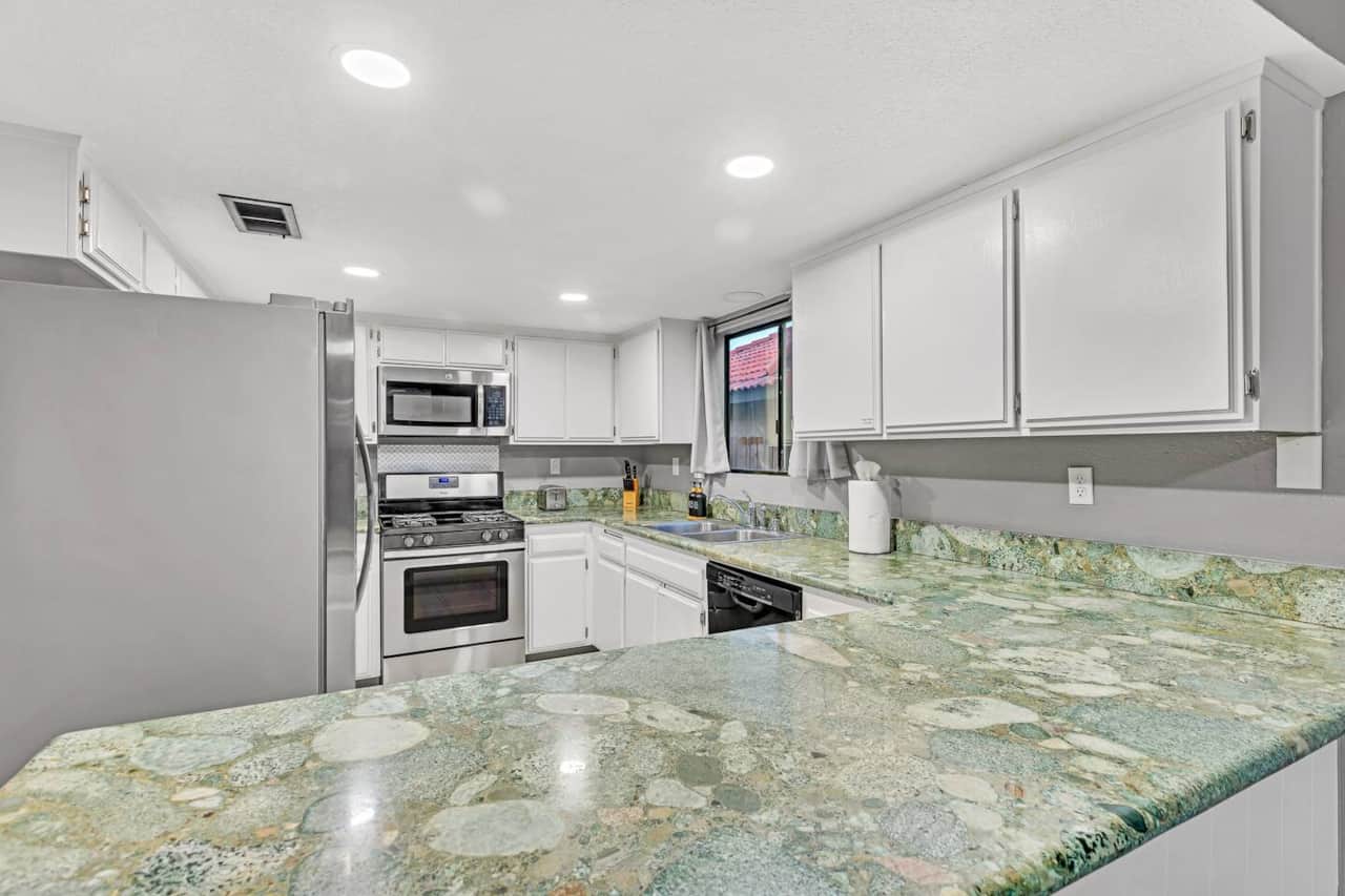 Fully equipped kitchen.