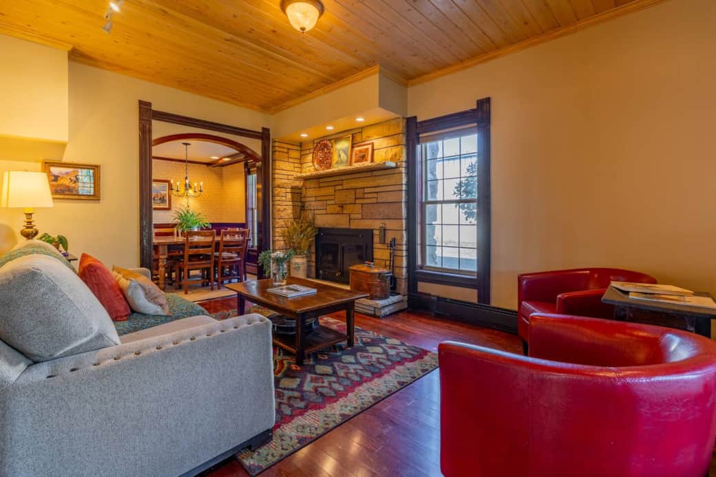 Cozy living room with Fireplace