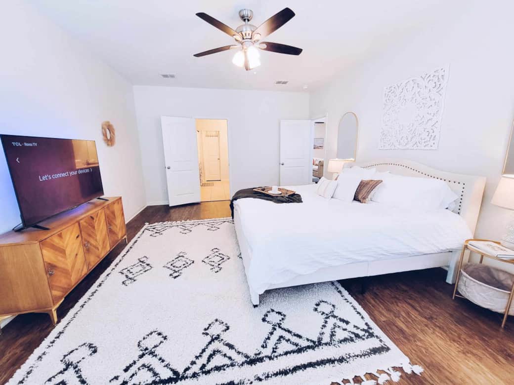 Downstairs Master Bedroom with King Downstairs Master Bedroom with King