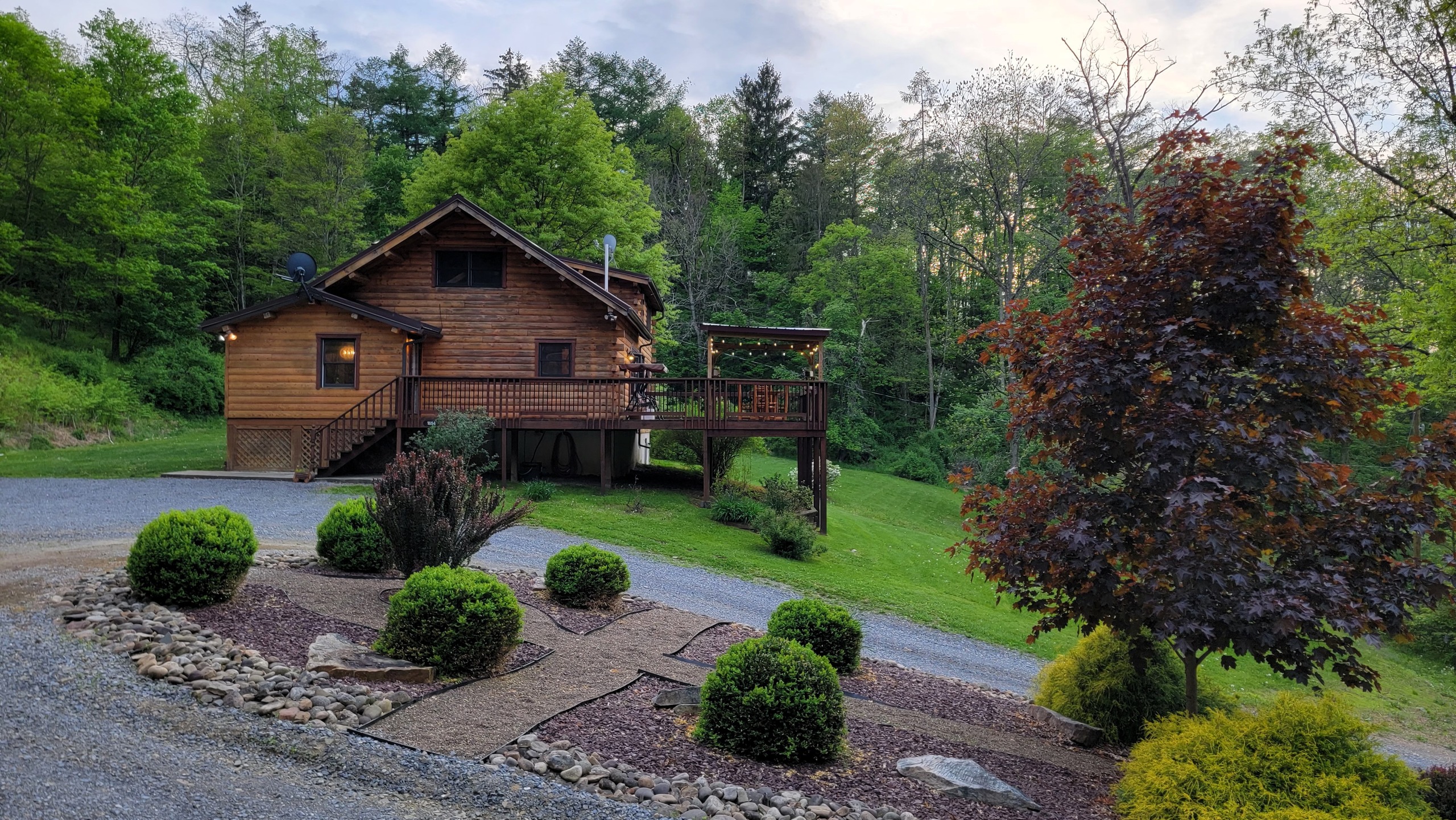 Mountain cabin 山小屋 山の上で篭る、断崖の上のシンプルな山小屋「Mountain cabin by
