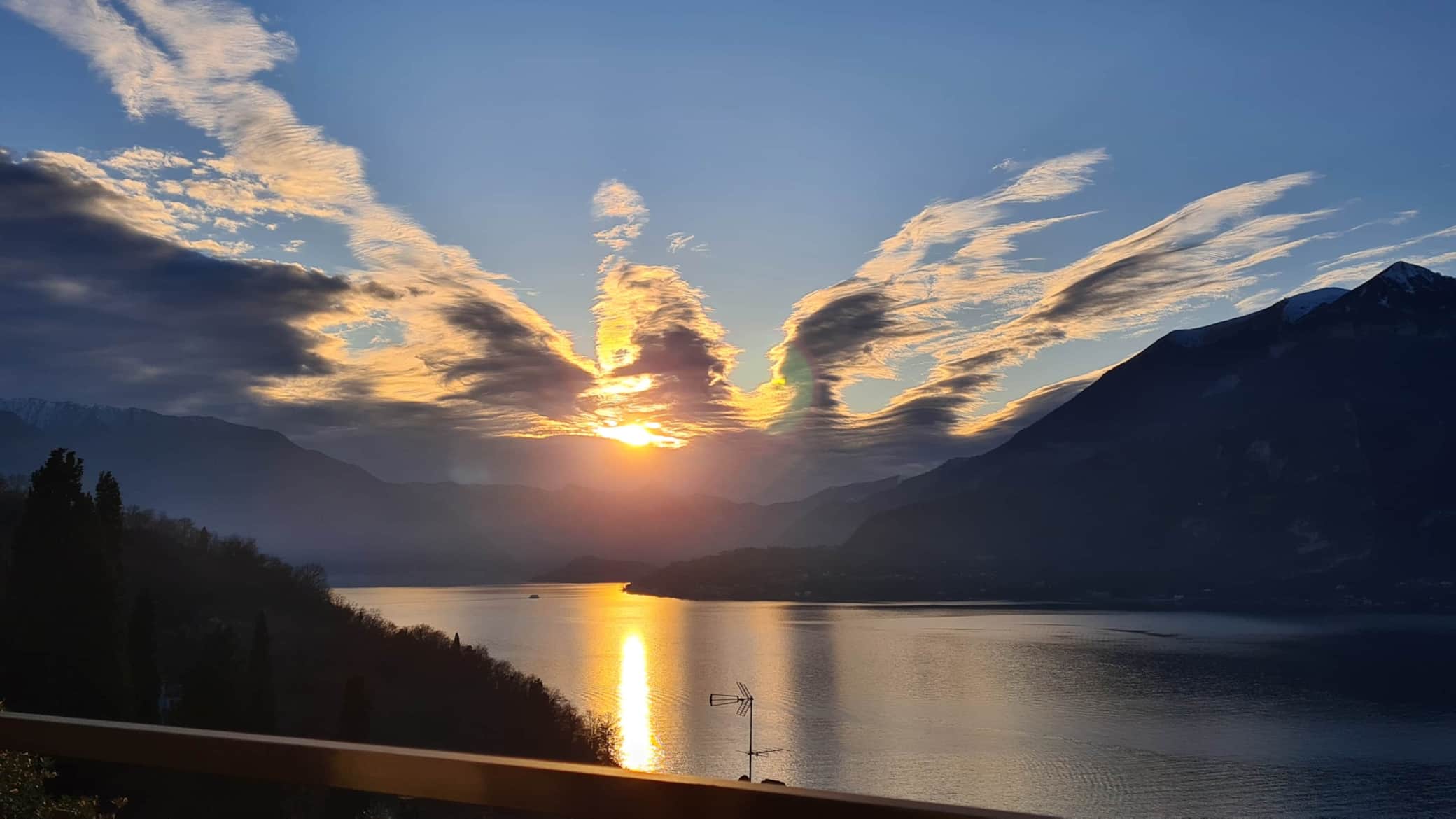 https://l.icdbcdn.com/oh/a8cf1db5-17d2-43e8-bef4-5e496ea31be2.jpg?w=2080-9